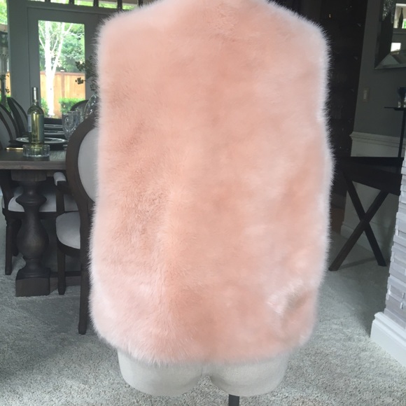 Top Shop blush pink faux fur vest - Picture 3 of 5